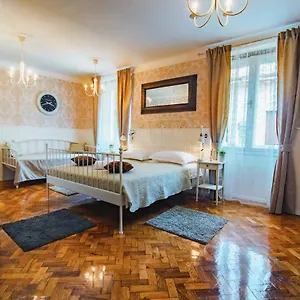 Mama's And Papa's Luxury Guest house